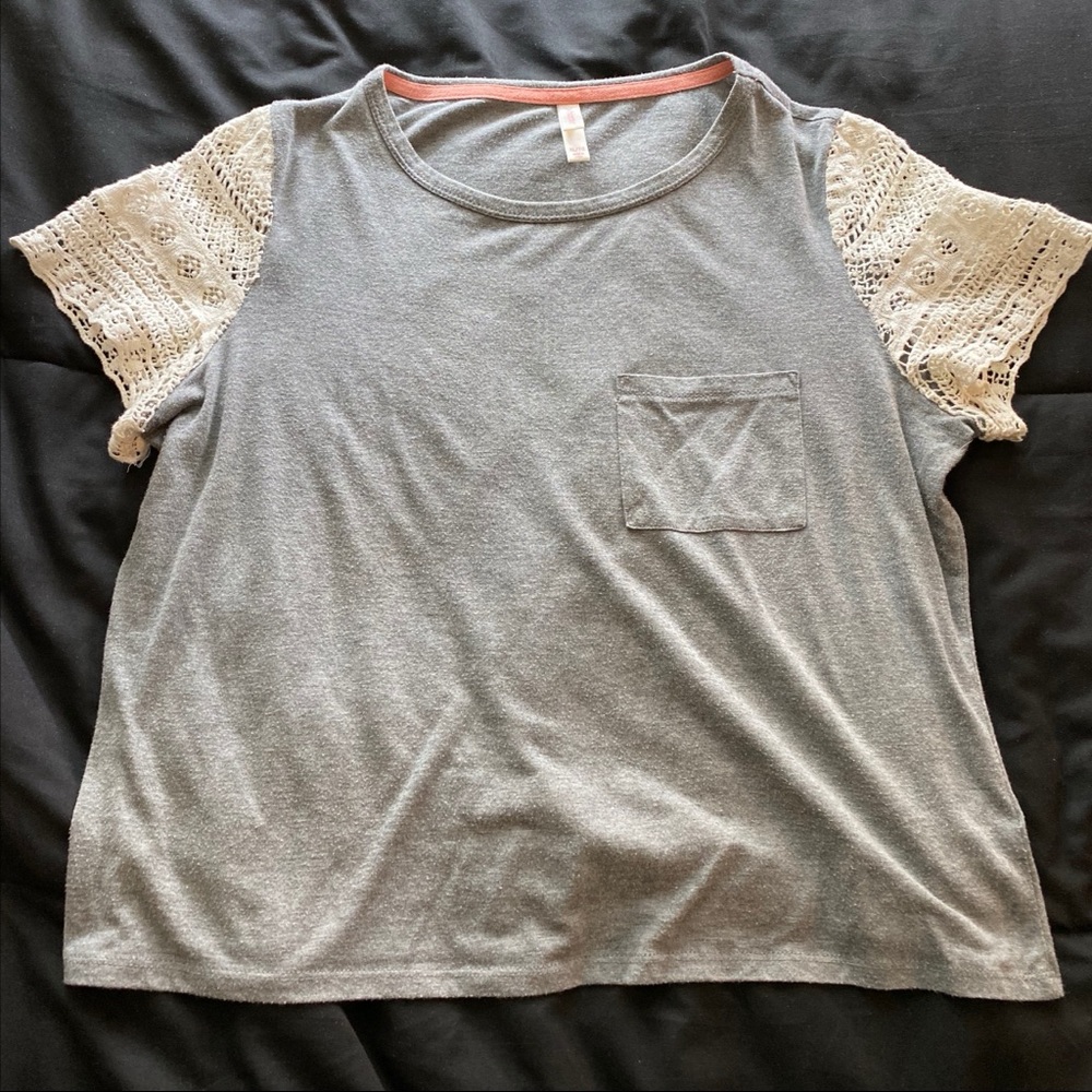 T-shirt with crochet details